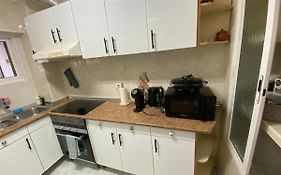 Beautiful Apartment 1 Minute Walk To The Beach
